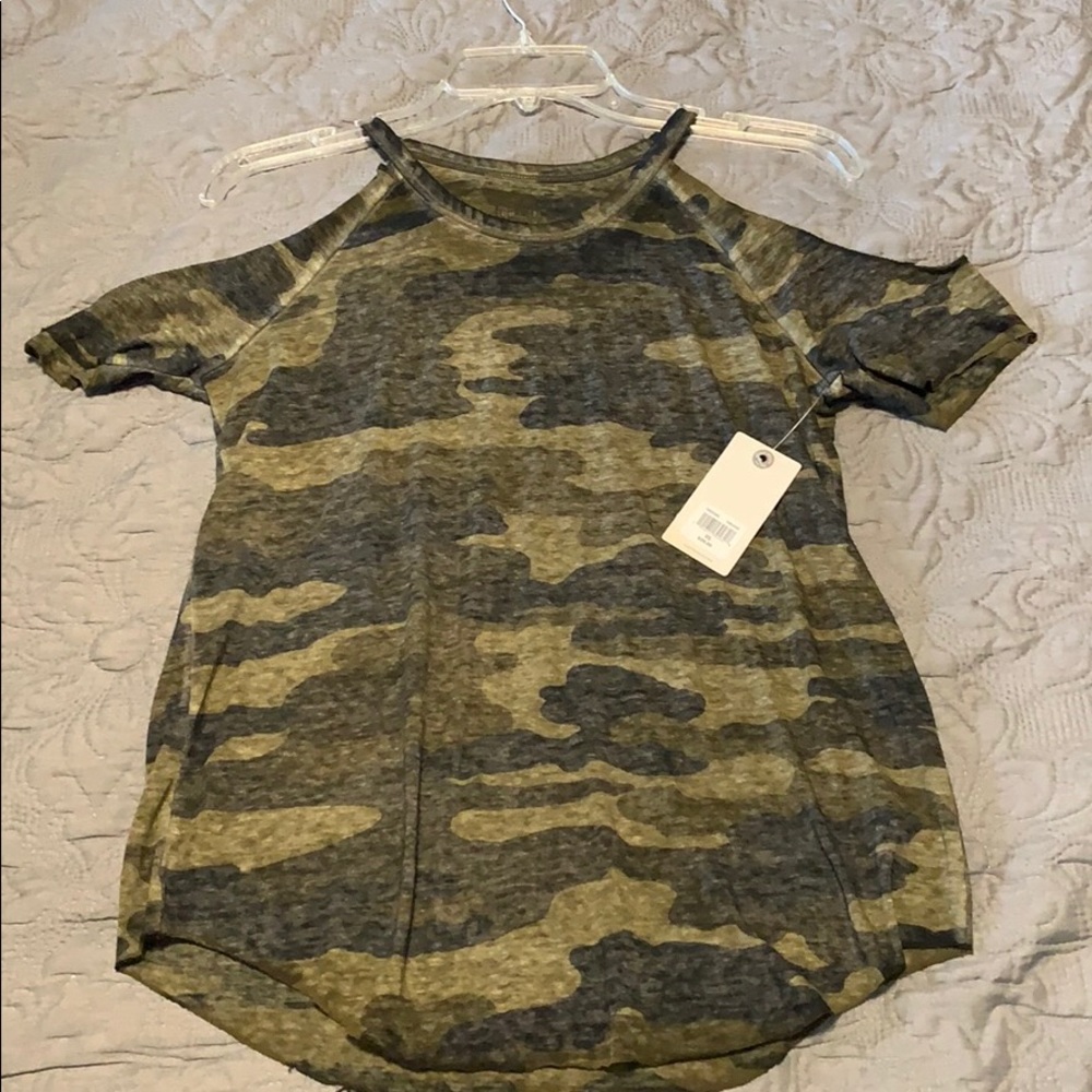 Lucky brand camo short sleeve